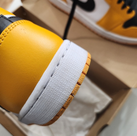 Air Jordan 1 - Picture 5 of 8